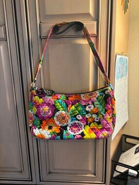 Vera Bradley Cassidy Purse/Handbag in the Va Va Bloom pattern.